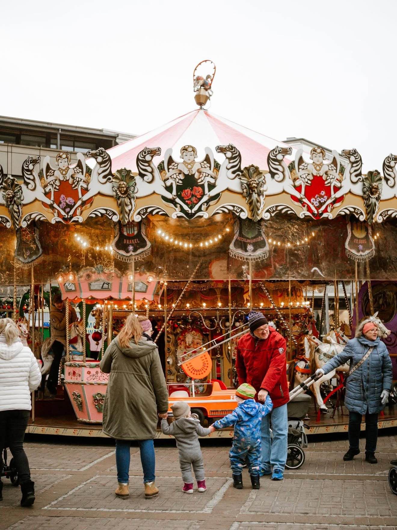  1 sản phẩm có nhiều sản phẩm con 