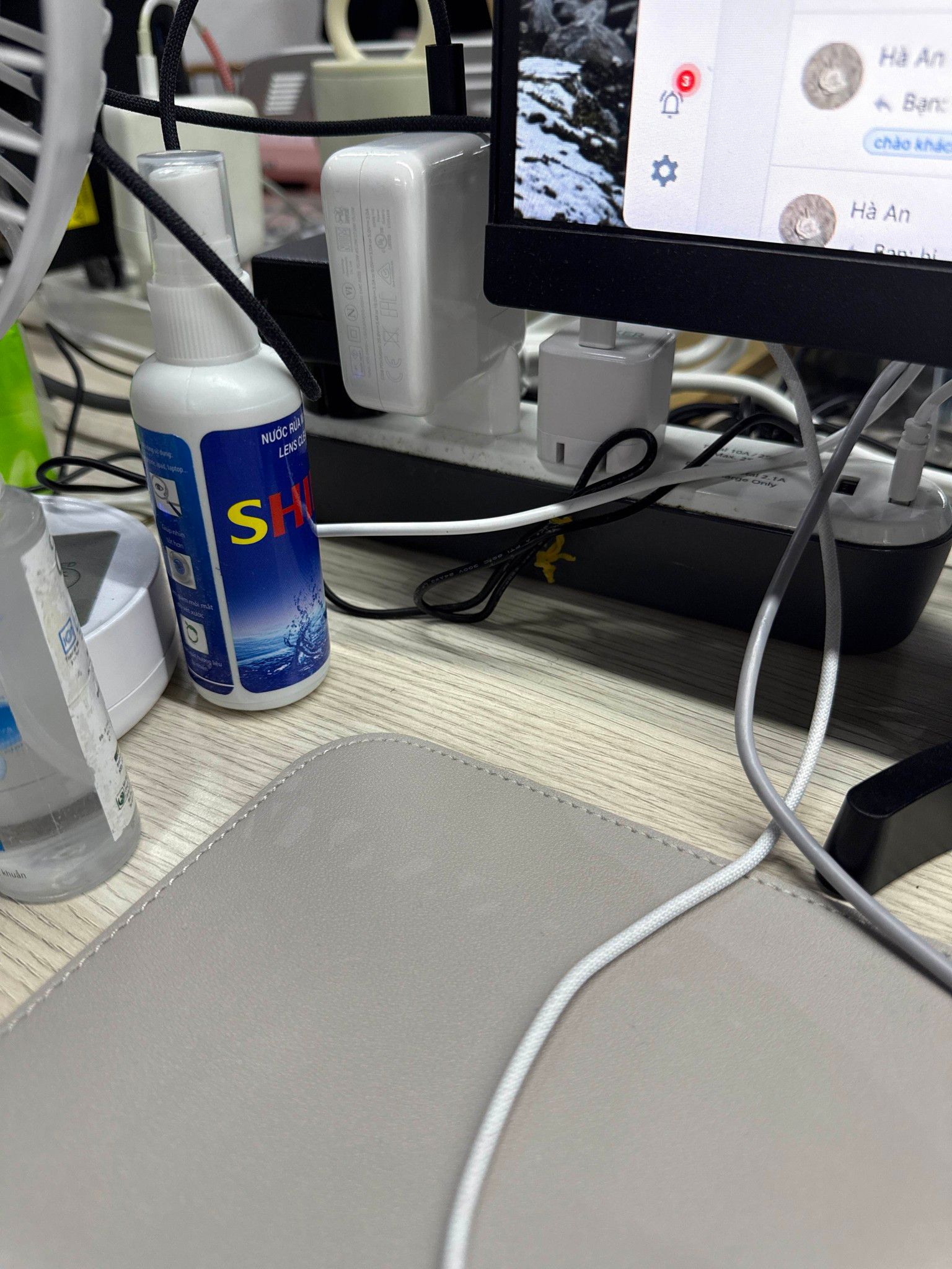  1 sản phẩm có nhiều sản phẩm con 