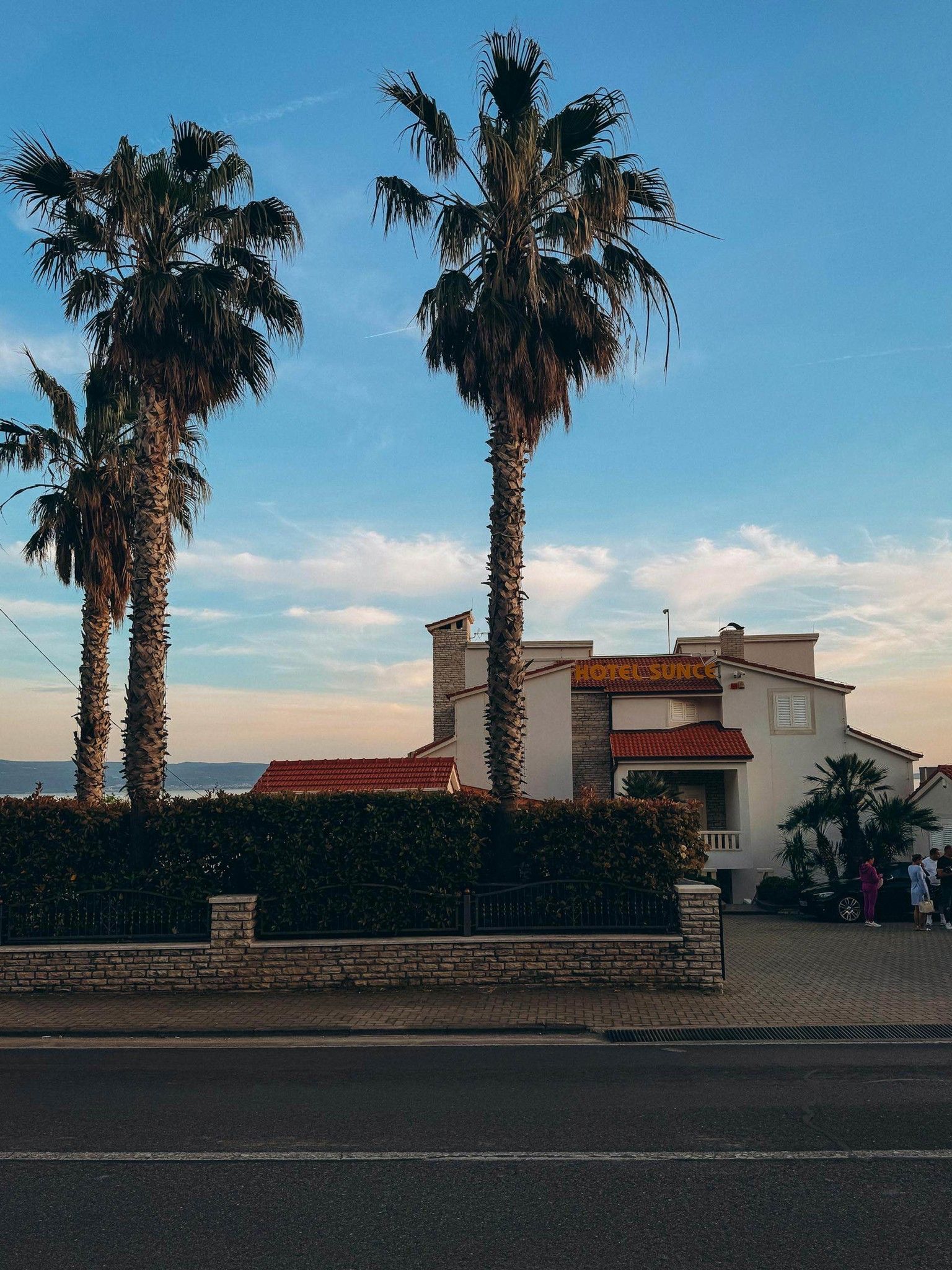  1 sản phẩm có nhiều sản phẩm con 